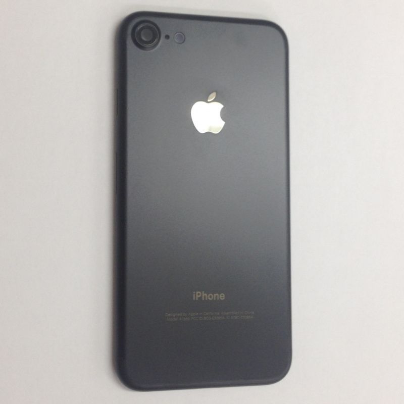 Крышка iPhone 7 (чёрный мат), нажмите для увеличения